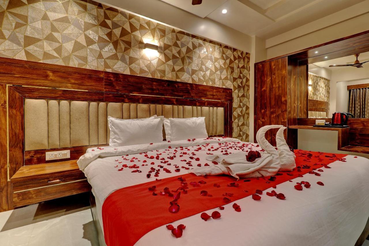 Hotel Apratim Lodging & Boarding Ulhāsnagar Εξωτερικό φωτογραφία