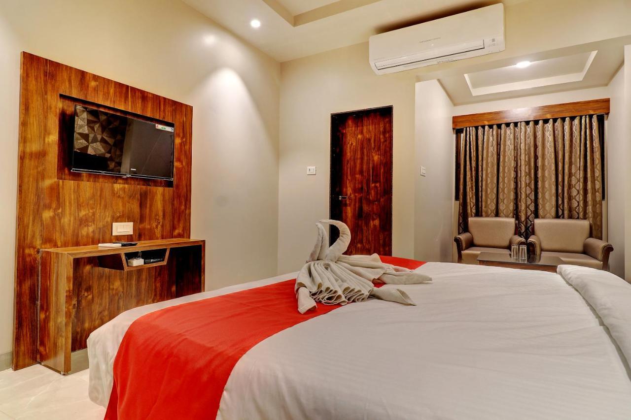 Hotel Apratim Lodging & Boarding Ulhāsnagar Εξωτερικό φωτογραφία
