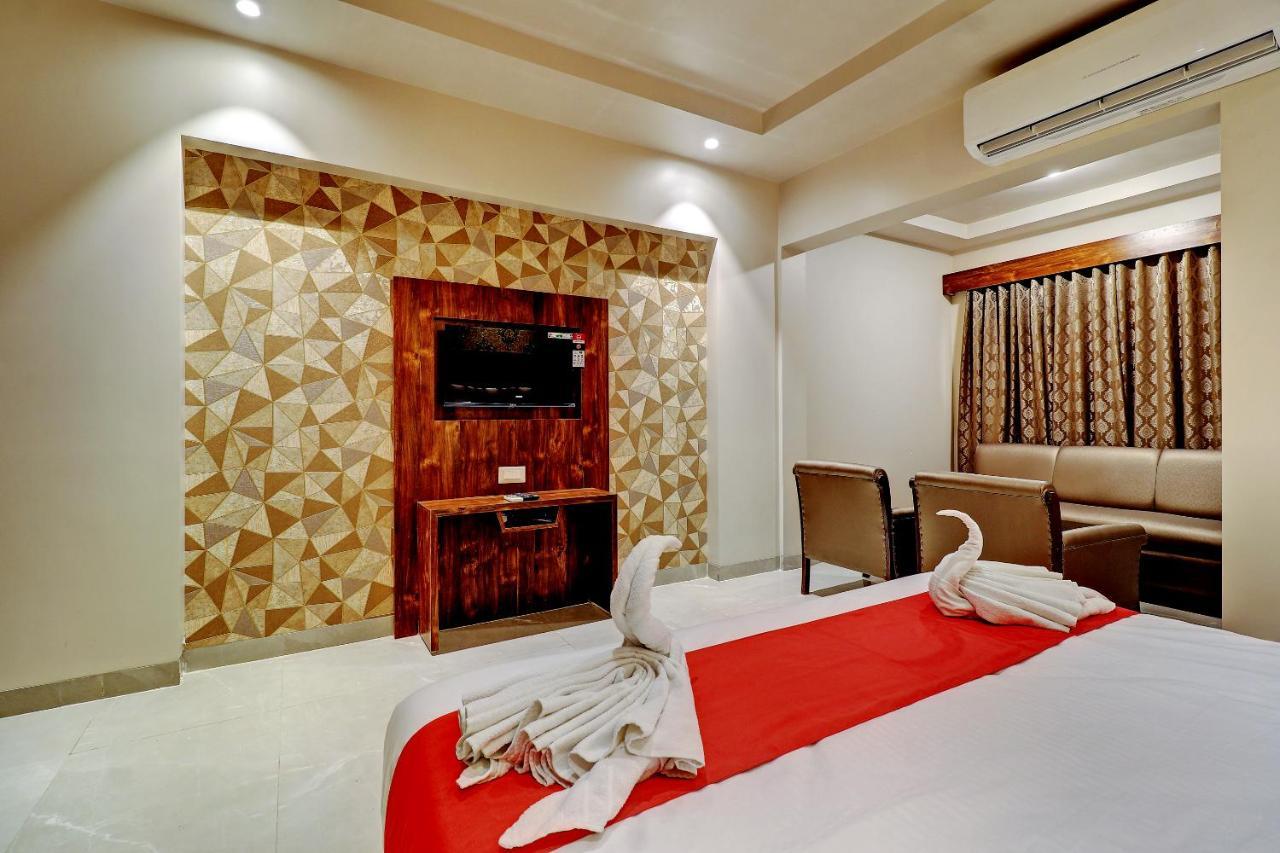 Hotel Apratim Lodging & Boarding Ulhāsnagar Εξωτερικό φωτογραφία