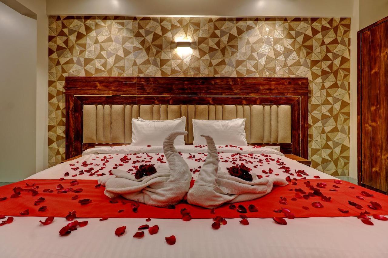 Hotel Apratim Lodging & Boarding Ulhāsnagar Εξωτερικό φωτογραφία