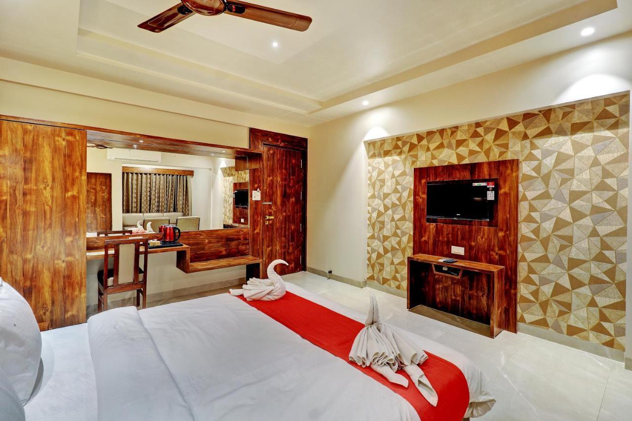 Hotel Apratim Lodging & Boarding Ulhāsnagar Εξωτερικό φωτογραφία