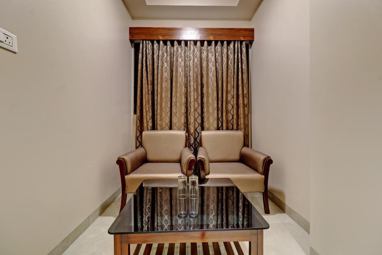 Hotel Apratim Lodging & Boarding Ulhāsnagar Εξωτερικό φωτογραφία