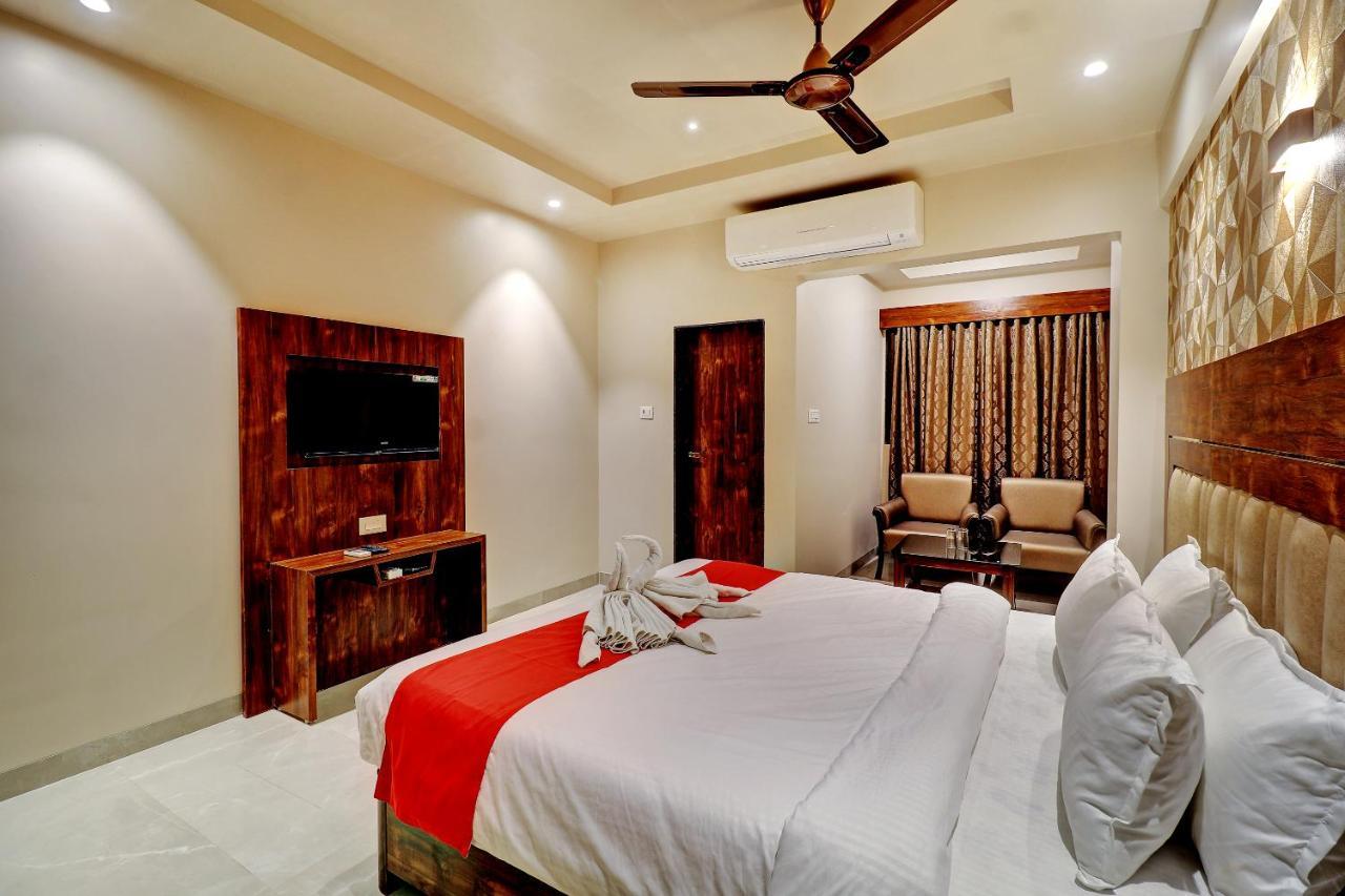Hotel Apratim Lodging & Boarding Ulhāsnagar Εξωτερικό φωτογραφία