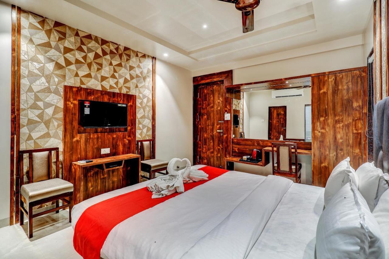 Hotel Apratim Lodging & Boarding Ulhāsnagar Εξωτερικό φωτογραφία