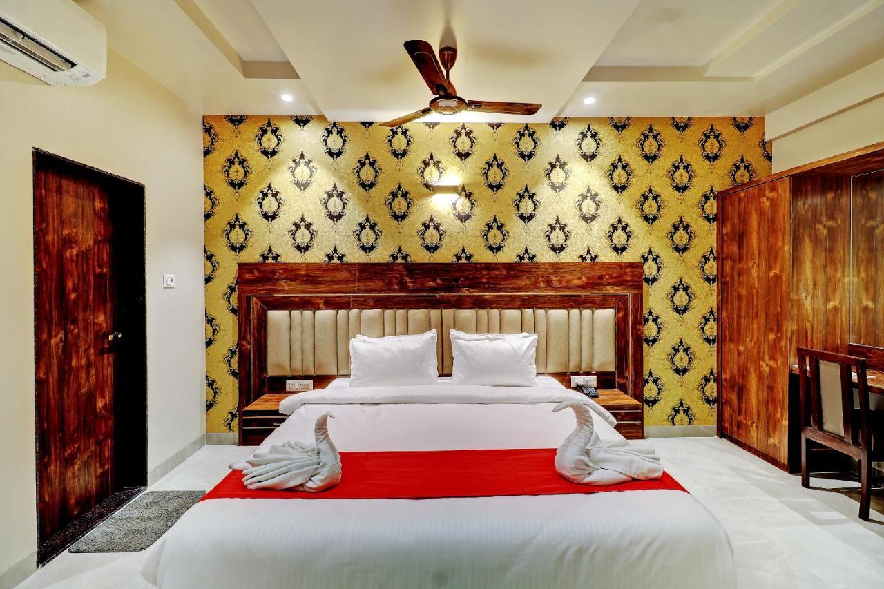 Hotel Apratim Lodging & Boarding Ulhāsnagar Εξωτερικό φωτογραφία