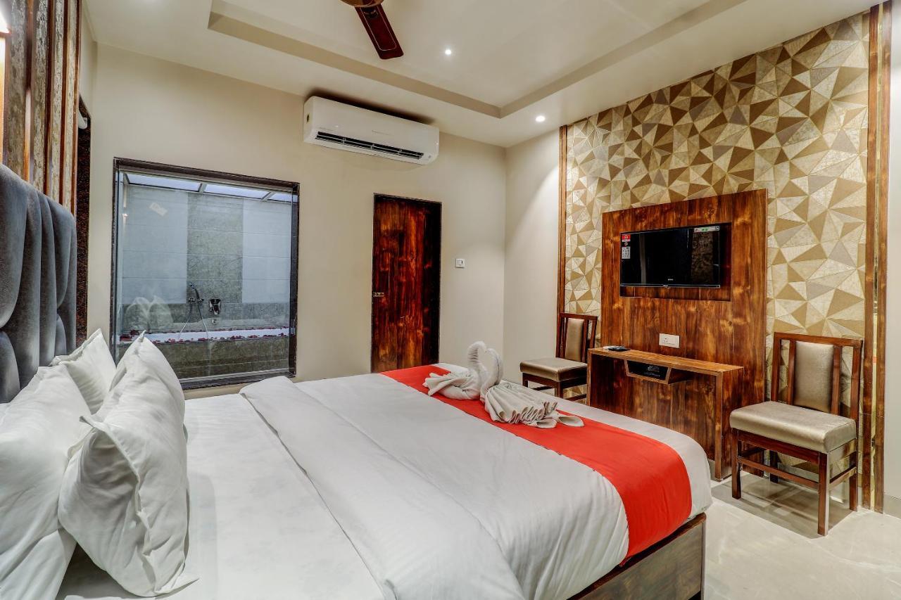 Hotel Apratim Lodging & Boarding Ulhāsnagar Εξωτερικό φωτογραφία
