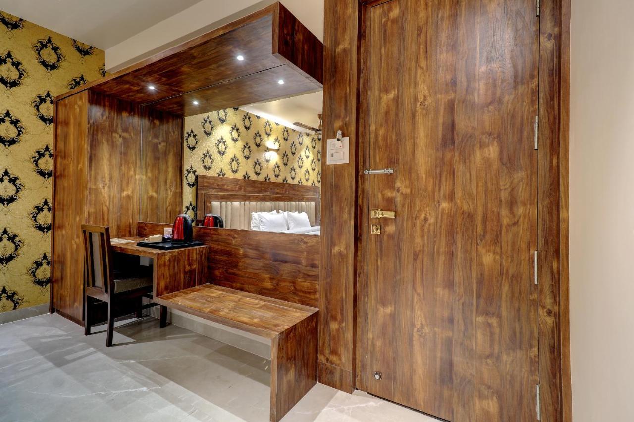 Hotel Apratim Lodging & Boarding Ulhāsnagar Εξωτερικό φωτογραφία