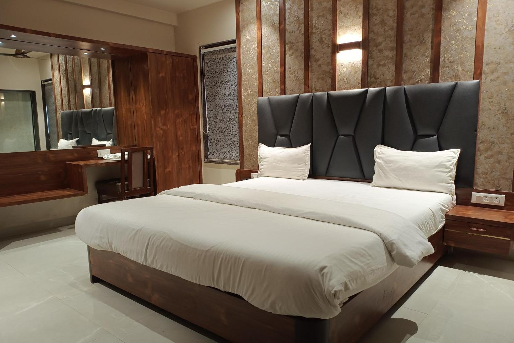 Hotel Apratim Lodging & Boarding Ulhāsnagar Εξωτερικό φωτογραφία