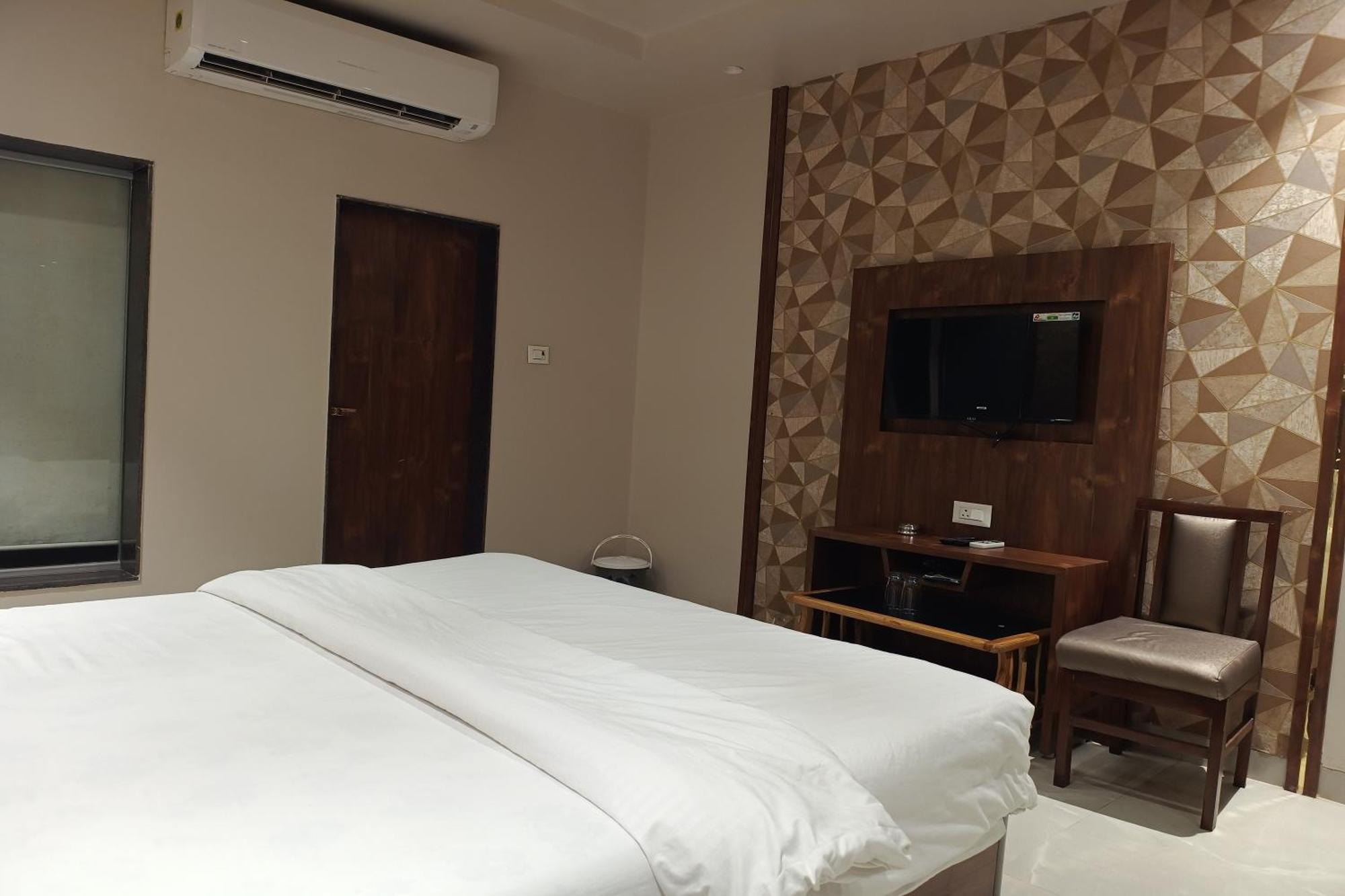 Hotel Apratim Lodging & Boarding Ulhāsnagar Εξωτερικό φωτογραφία