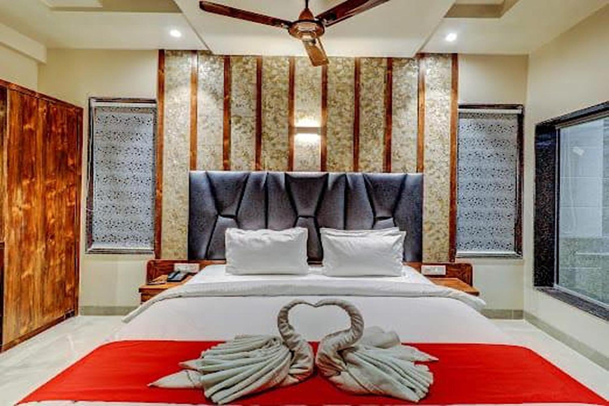 Hotel Apratim Lodging & Boarding Ulhāsnagar Εξωτερικό φωτογραφία
