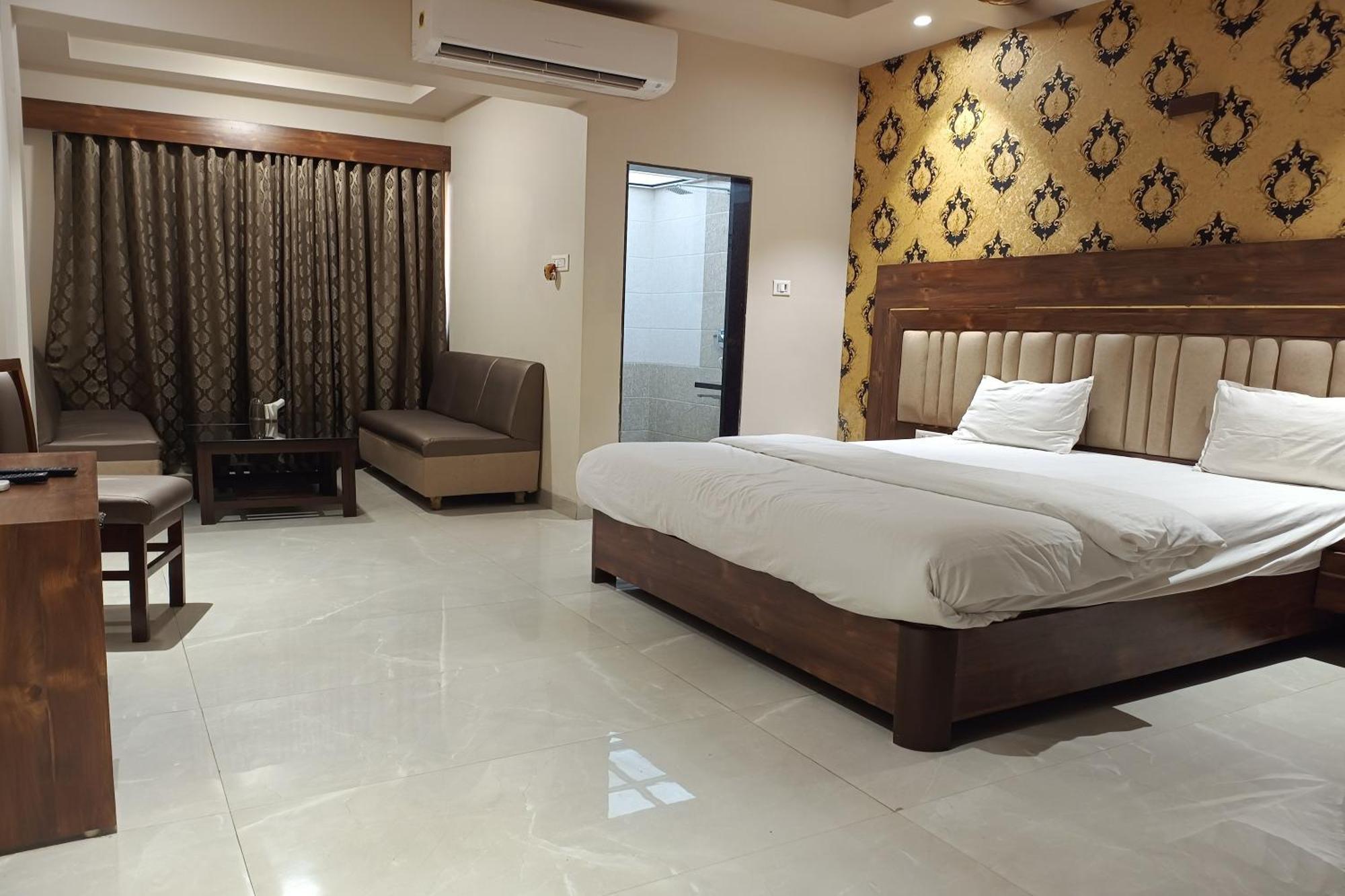 Hotel Apratim Lodging & Boarding Ulhāsnagar Εξωτερικό φωτογραφία