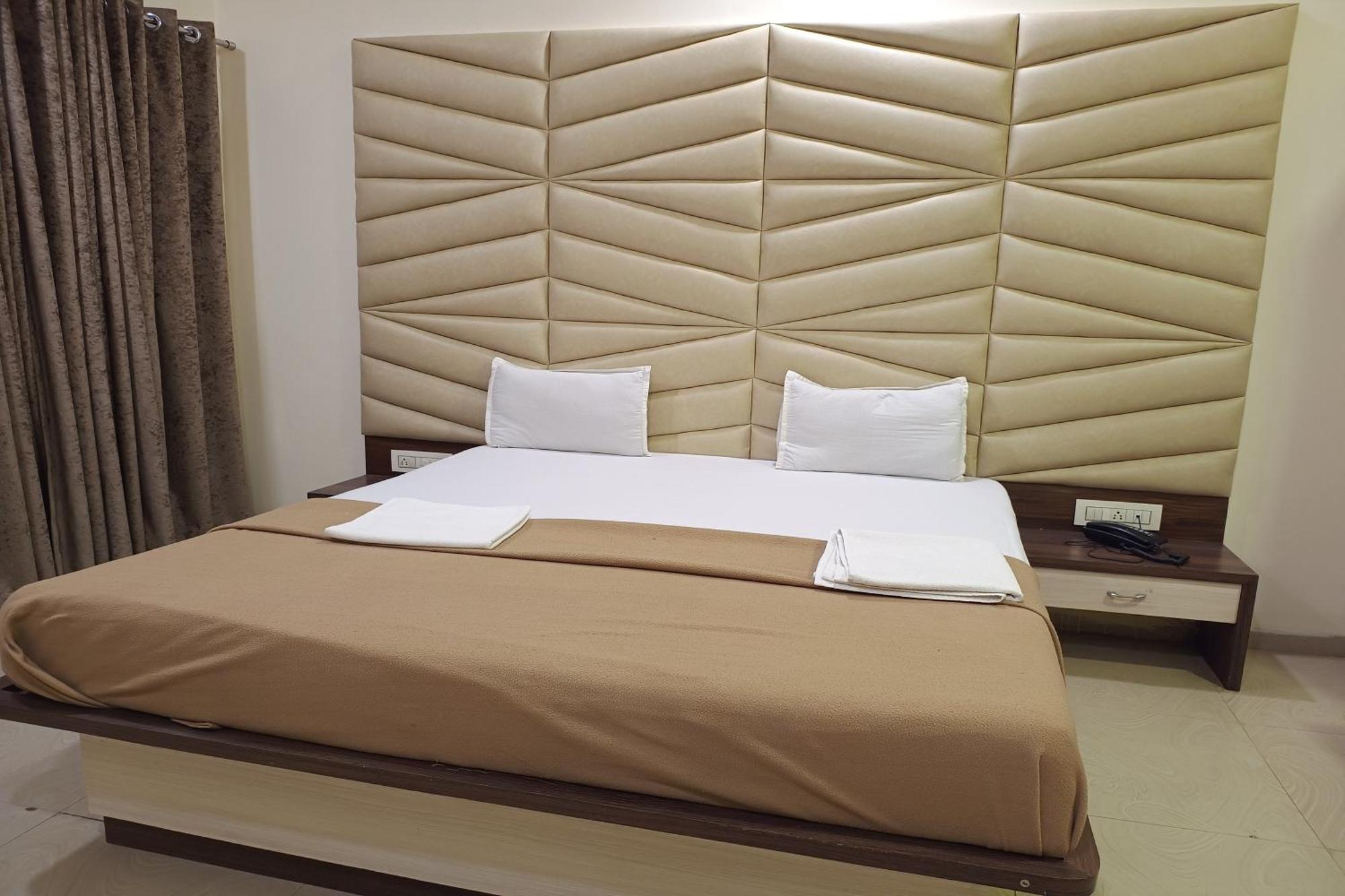Hotel Apratim Lodging & Boarding Ulhāsnagar Εξωτερικό φωτογραφία