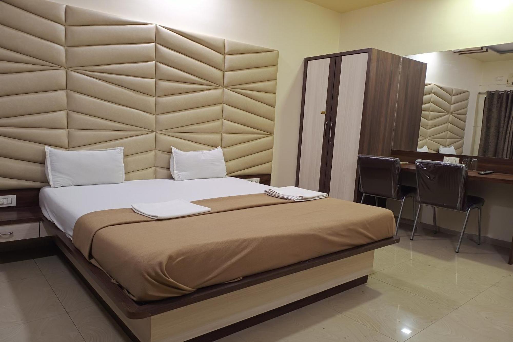 Hotel Apratim Lodging & Boarding Ulhāsnagar Εξωτερικό φωτογραφία