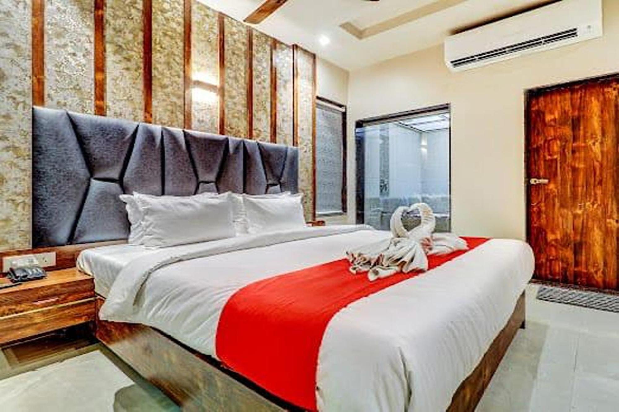 Hotel Apratim Lodging & Boarding Ulhāsnagar Εξωτερικό φωτογραφία